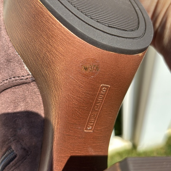 Vince Camuto Brown Suede Zip Boots Never Worn Size 7 - Picture 8 of 8